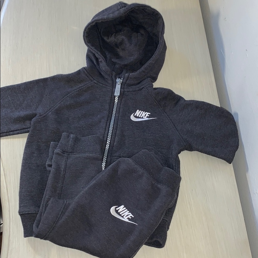 Nike Sweater and Sweatpants Set (Infants)
